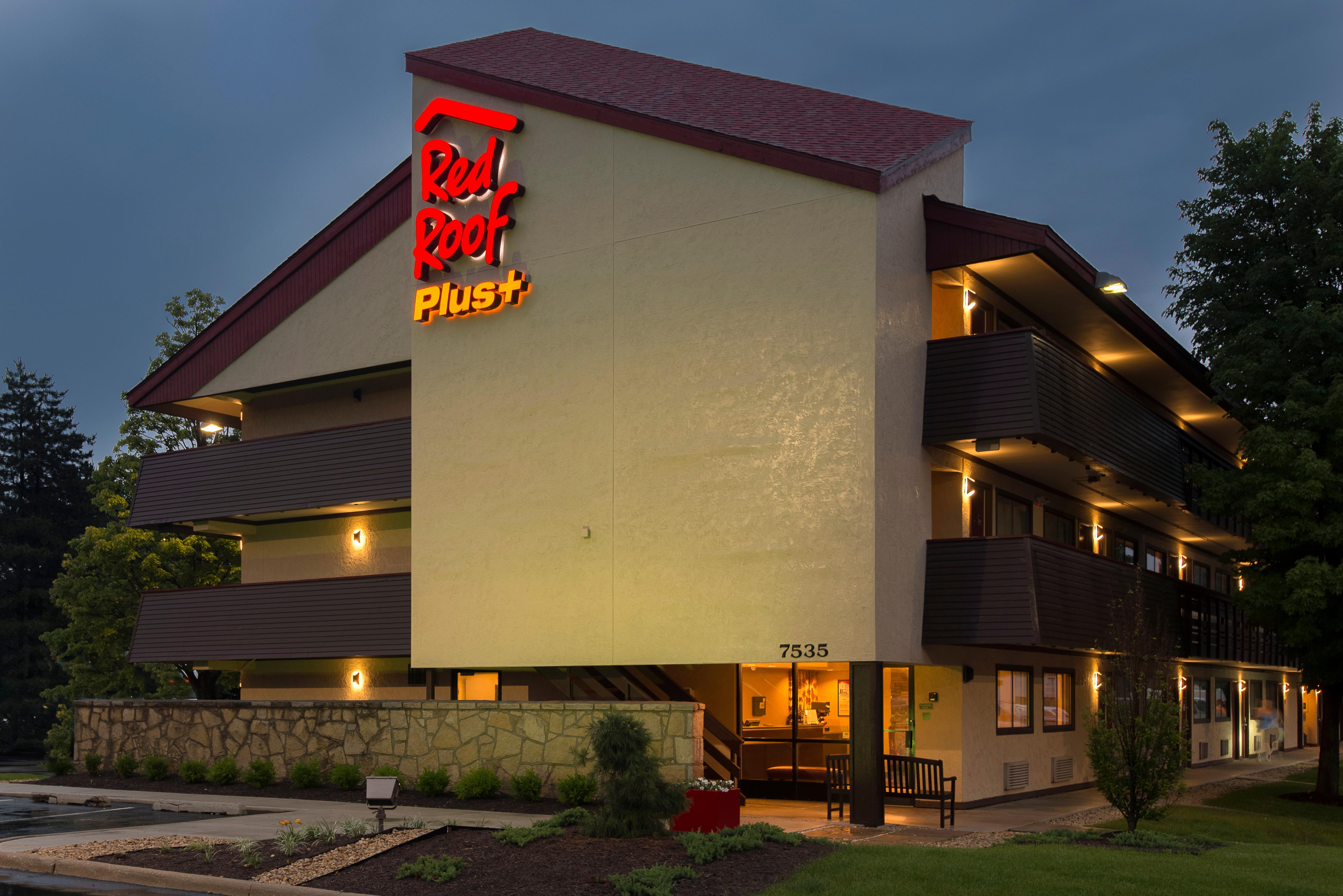 Red Roof Inn Plus+ Chicago - Willowbrook Buitenkant foto